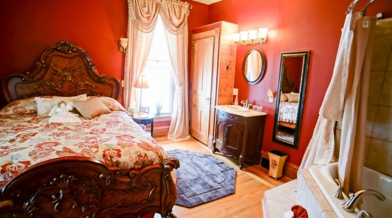 Lady On The Lake Bed And Breakfast